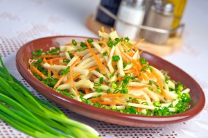 Морковный салат с зеленым луком по-азиатски