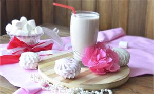 Коктейль из кефира, зефира и банана