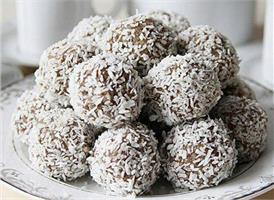 Миндальные шарики с кокосом