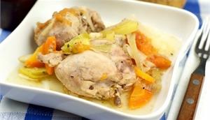 Тушёный кролик с овощами и сливками в мультиварке