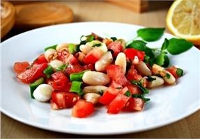 Бобовые с помидорами