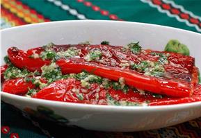 Жареные перцы с чесноком и травами