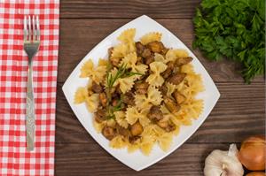 Фарфалле с курицей и мёдом