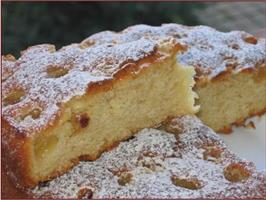 Бисквитный пирог с яблоками.