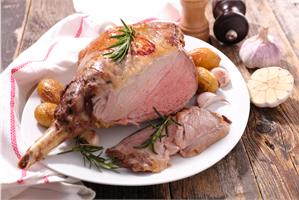 Баранья нога с мятой и розмарином