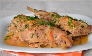 Тушёный кролик с овощами и сливками в мультиварке