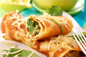 Блины, фаршированные сыром и овощами. 