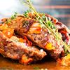 Запеченная свинина с конфитюром из лука, чеснока и винограда