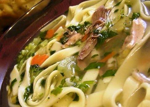 Фото суп с домашней лапшой и курицей