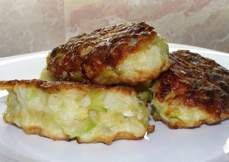 фото КОТЛЕТЫ ИЗ БЕЛОКОЧАННОЙ КАПУСТЫ С ЯБЛОКАМИ