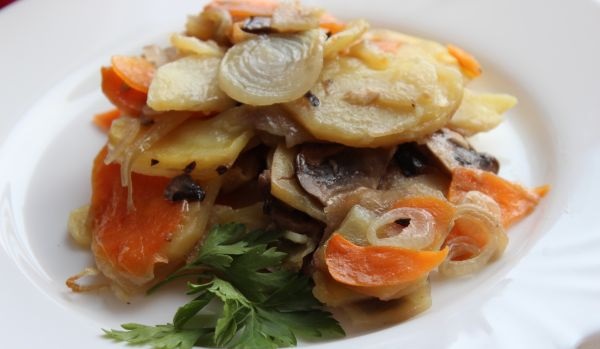 фото КАРТОФЕЛЬ, ЗАПЕЧЕННЫЙ С ВЕТЧИНОЙ И ШАМПИНЬОНАМИ 