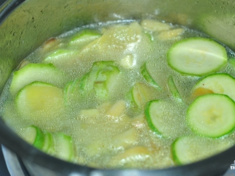 Фото суп молочный с кабачками, репой и картофелем