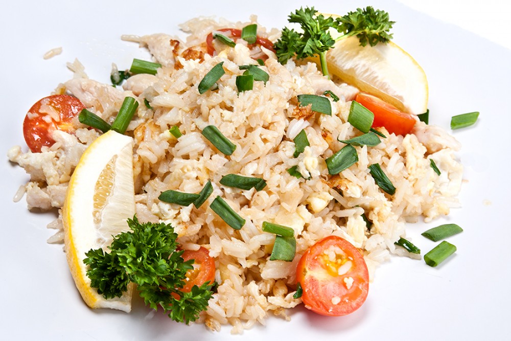 фото ЯЙЦА ЖАРЕНЫЕ С ПОМИДОРАМИ И РИСОМ