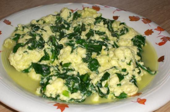 фото ШПИНАТ С ГРЕНКАМИ И ЯЙЦОМ
