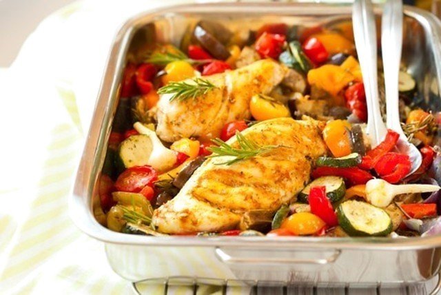 фото ЦЫПЛЕНОК, ЖАРЕННЫЙ КУСКАМИ,С МОРКОВЬЮ И РЕПОЙ