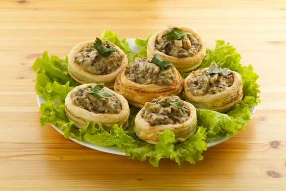 фото ВОЛОВАНЫ С КОНСЕРВИРОВАННОЙ КУРИЦЕЙ